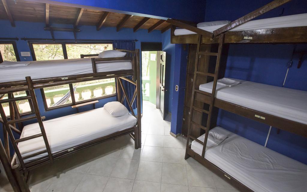 Arcadia Hostel Medellin Bagian luar foto