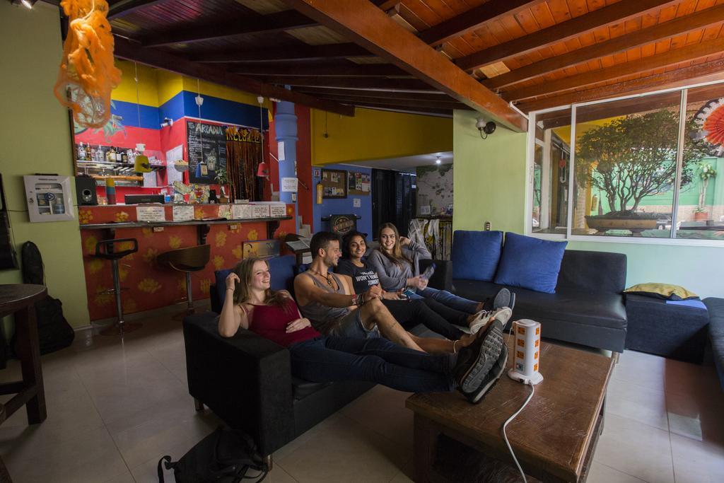 Arcadia Hostel Medellin Bagian luar foto